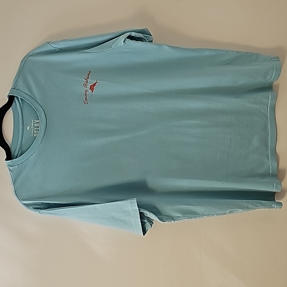 Tommy Bahama mens light blue tee. Size large. Martin‎ print (lip out)